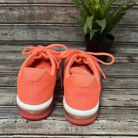 Nike Women's Bright Coral Athletic Shoes size Youth 5 Women’s 7 - Picture 5 of 9
